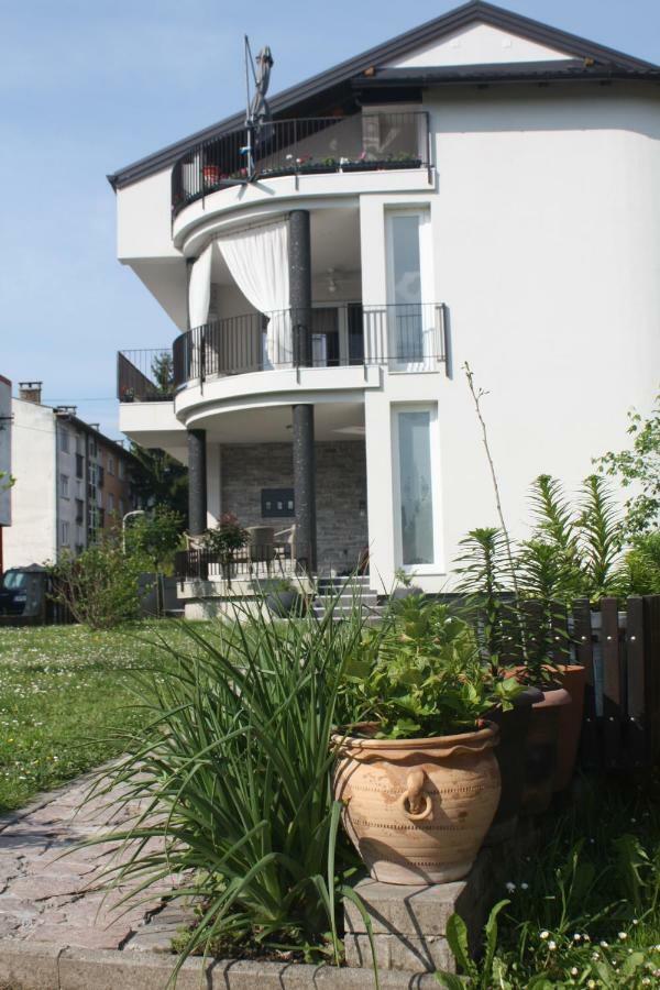 Lgp Exclusive Apartment Bihać Buitenkant foto